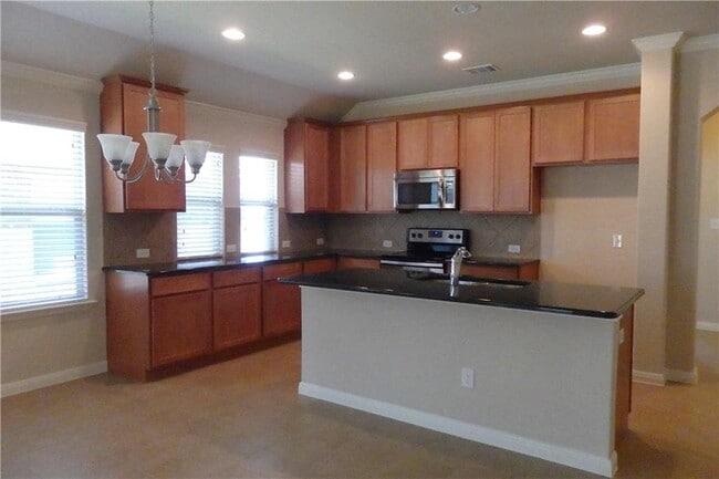 Building Photo - 929 Coulee Dr