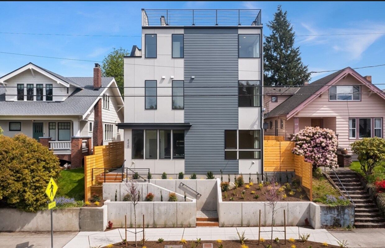 Foto principal - Enjoy Stunning City Views from This 2-Bedr...