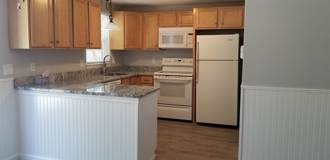 Building Photo - 83 Oakridge Dr