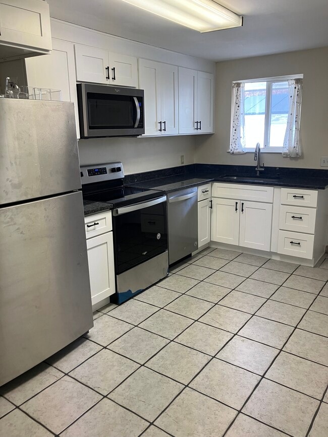 Cocina principal - 922 S Lake St