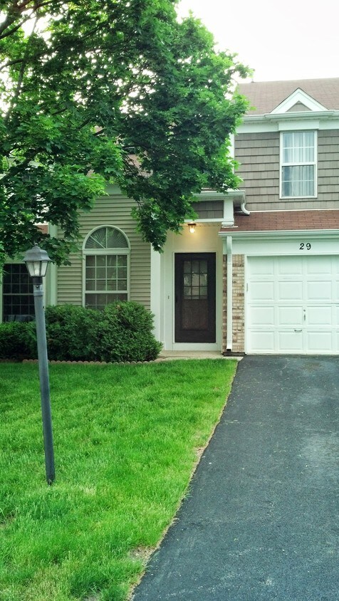 Primary Photo - 29 E Shag Bark Ln