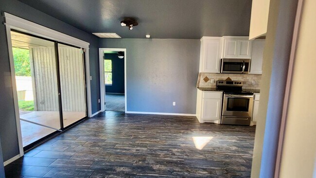 Building Photo - Remodeled 3 Bed 2 Bath Home in Edmond!  $1...