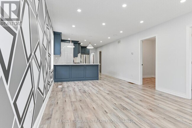 Building Photo - 54 Craigmiller Ave