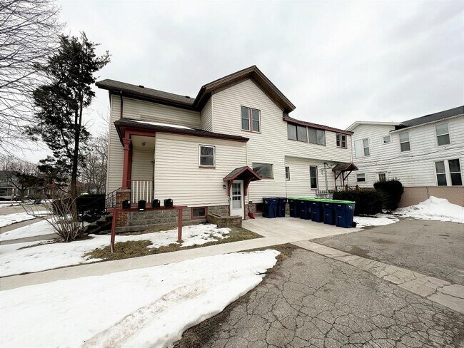Building Photo - 1312 5th St