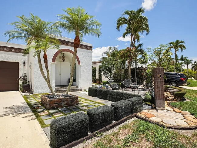 Photo - 6590 Fountains Cir House