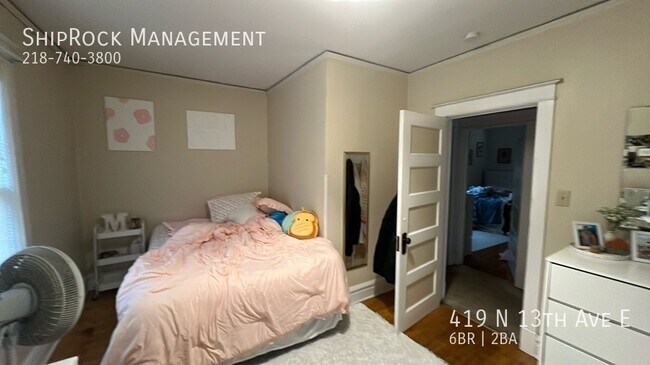 Foto del edificio - 419 N13th Ave E