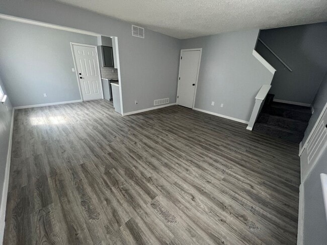 Foto del edificio - Parkville Living! Updated 2 Bed, 1 Bath with 1-Car Garage