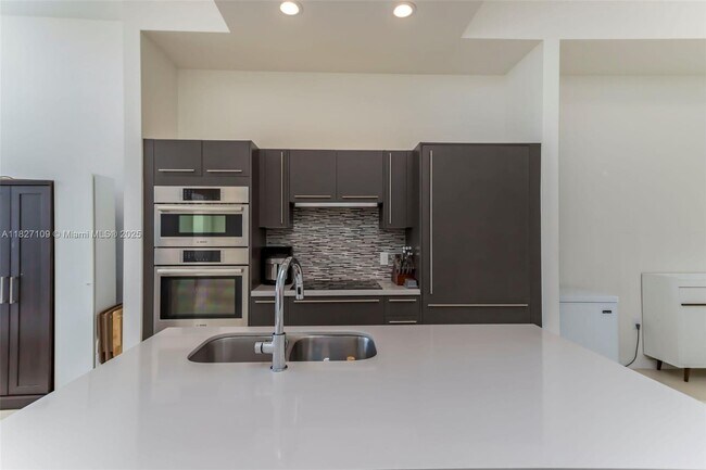 Building Photo - 7825 NW 107th Ave