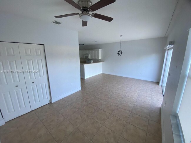 Foto del edificio - 9283 SW 219th St