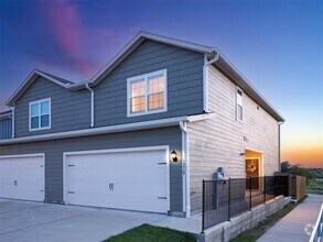 Building Photo - 1218 Parker Dr