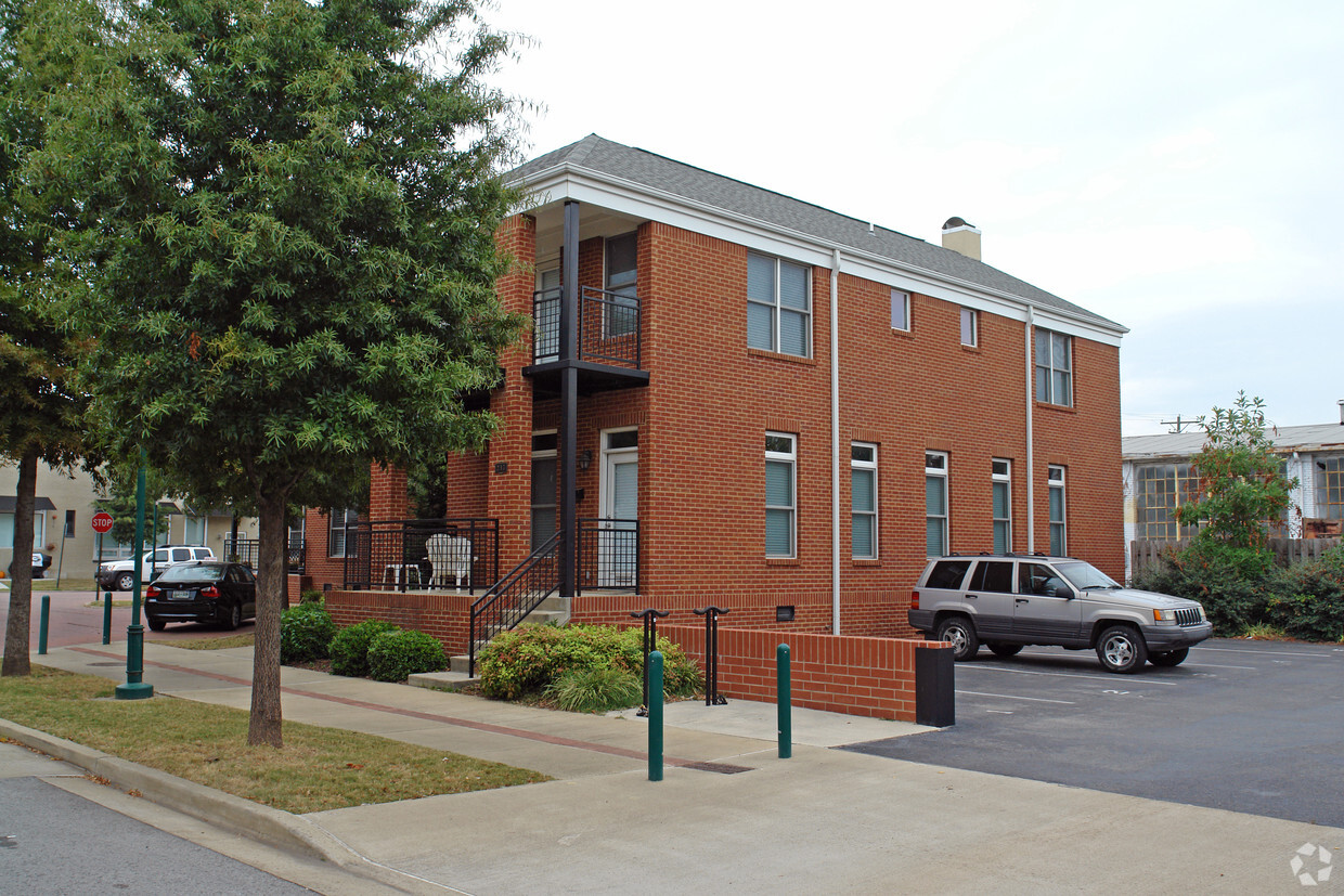 Building Photo - 216-226 W 17th St