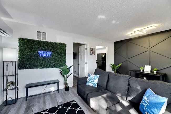 Foto del edificio - 4511 W McElroy Ave