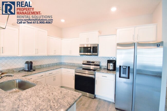 Building Photo - Beautiful 3 bedroom Mboro Townhome! Neighb...