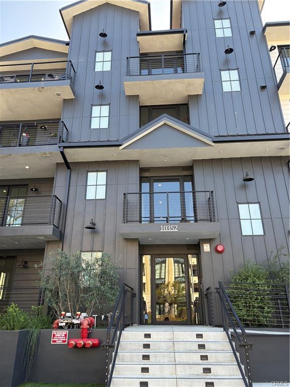 Building Photo - 10352 Riverside Dr