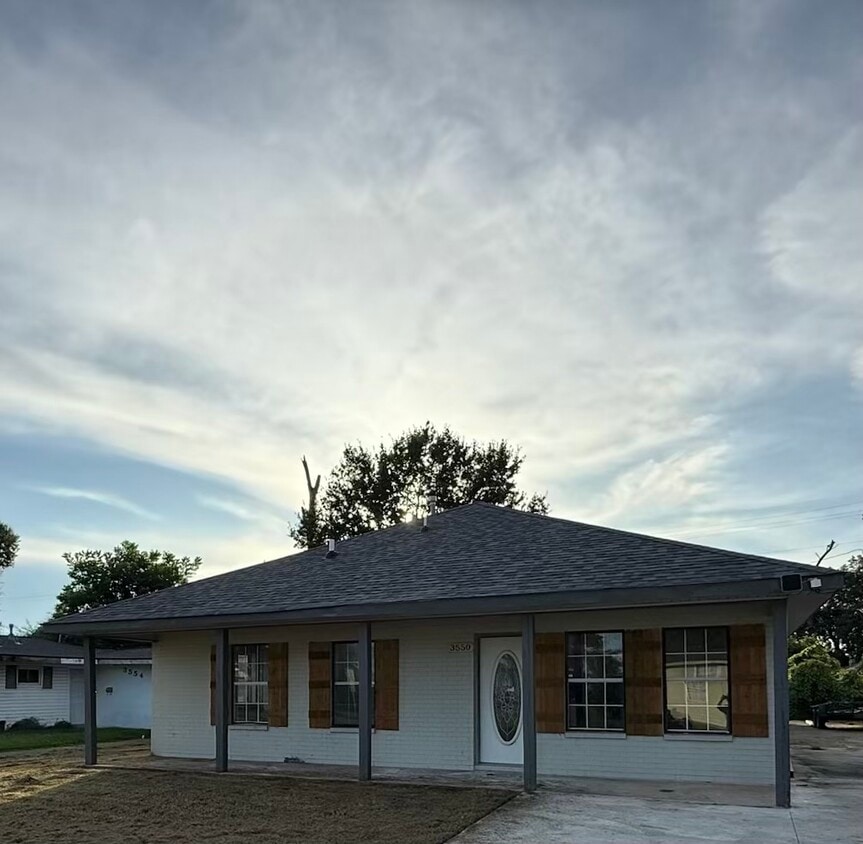 Primary Photo - 3550 E Roosevelt St