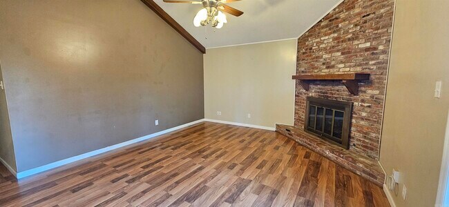 Building Photo - 203 Creekwood Dr