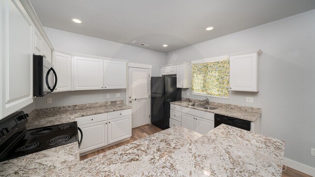 Foto del edificio - 2bd, 1 ba Rental Available Near Downtown C...
