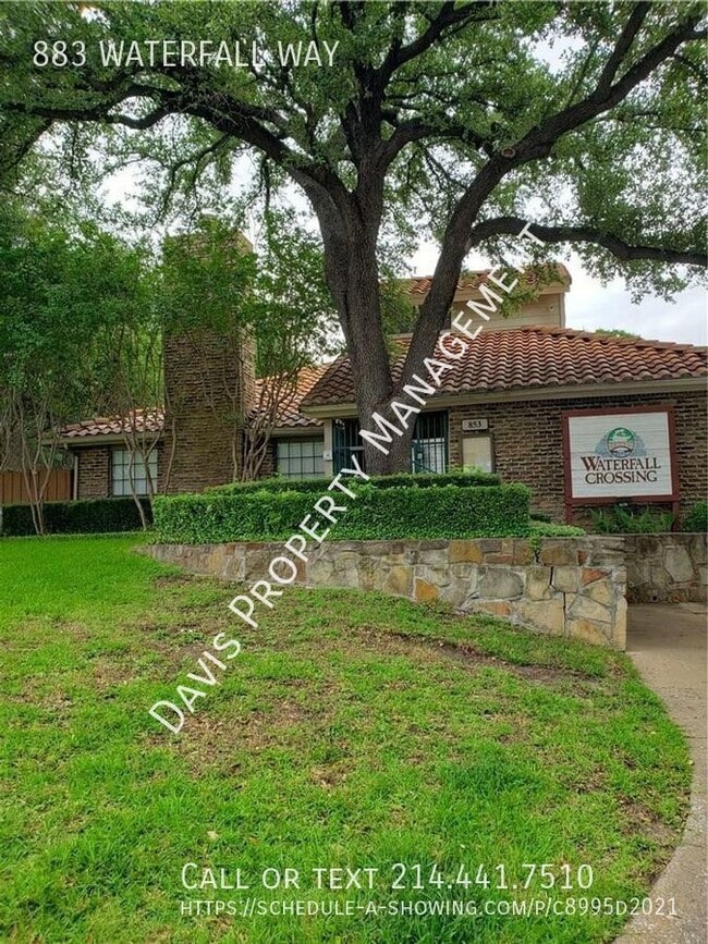 Photo - 883 Waterfall Way House