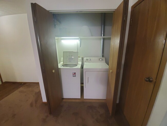 Washer & Dryer in the unit - 522 Stonecastle Ct