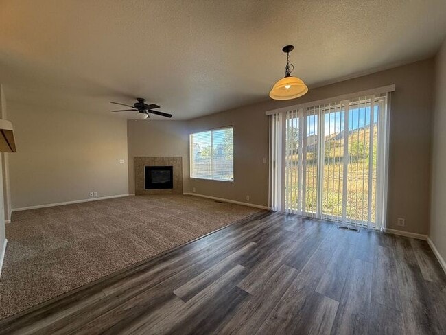 Building Photo - Stylish Comfort and Modern Living in the H...