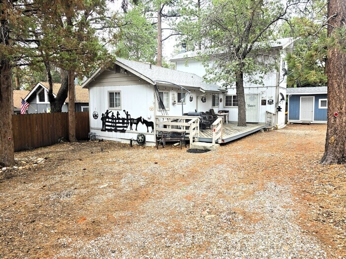 Building Photo - Modern 2 Bedroom 2 Bath Home with Fenced Yard