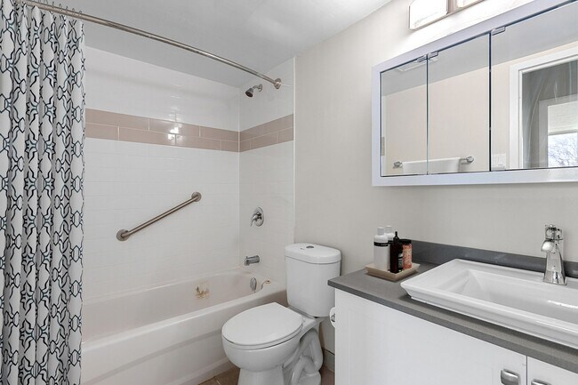 Photo du bâtiment - Newcourt Fields I & II