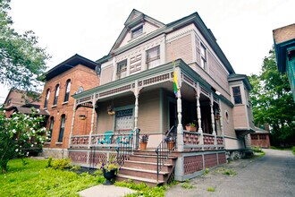 Building Photo - 127-135 Green St
