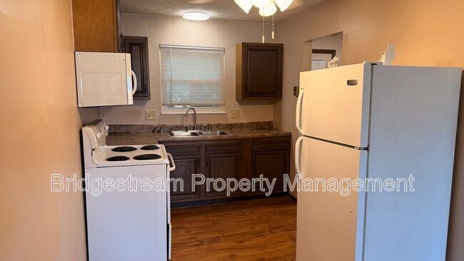 Foto del edificio - 40 Candlewood Ct