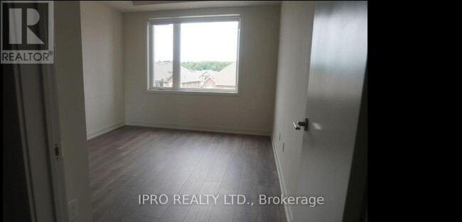 Photo du bâtiment - 304-358 SKY HARBOUR Dr