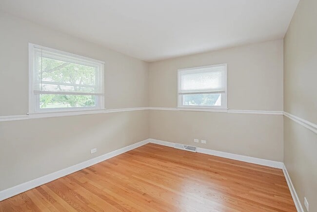 Foto del edificio - 408 S Kennicott Ave