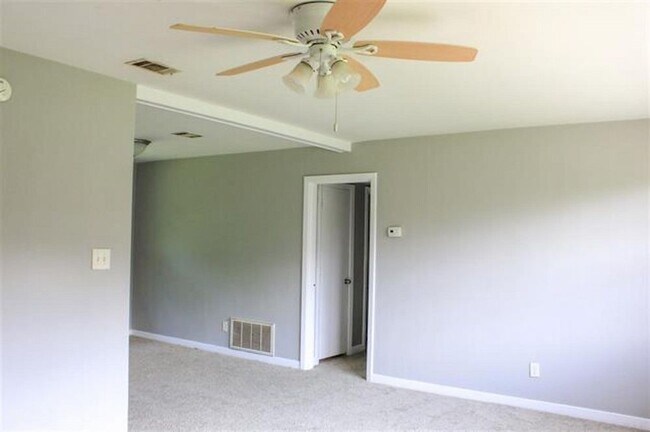 Building Photo - 1010 Alexandria Dr