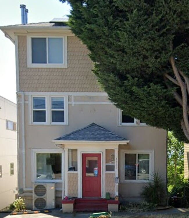 Building Photo - 4333 Phinney Ave N