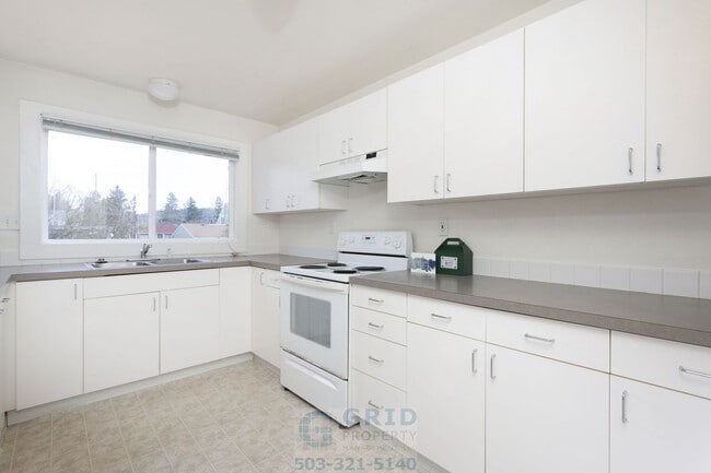 Building Photo - 2 Bedroom Craftsman Home Available - Southeast Portland!