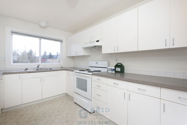 Foto del edificio - 2 Bedroom Craftsman Home Available - Southeast Portland!