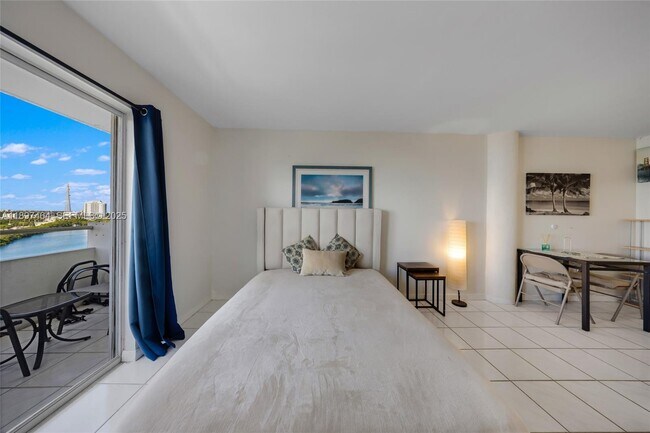 Foto del edificio - 7904 West Dr