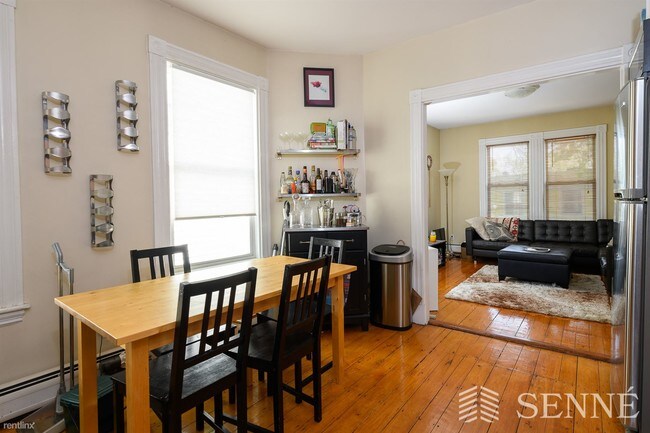 Building Photo - 2 br, 1 bath  - 46 Eustis St Apt 4