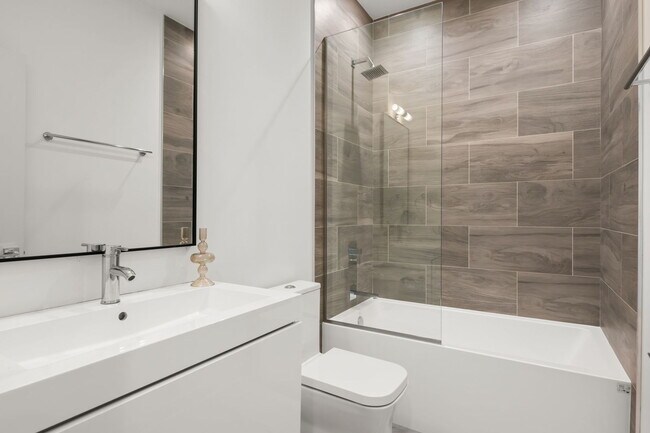 Foto del edificio - 8465 Grand Ave