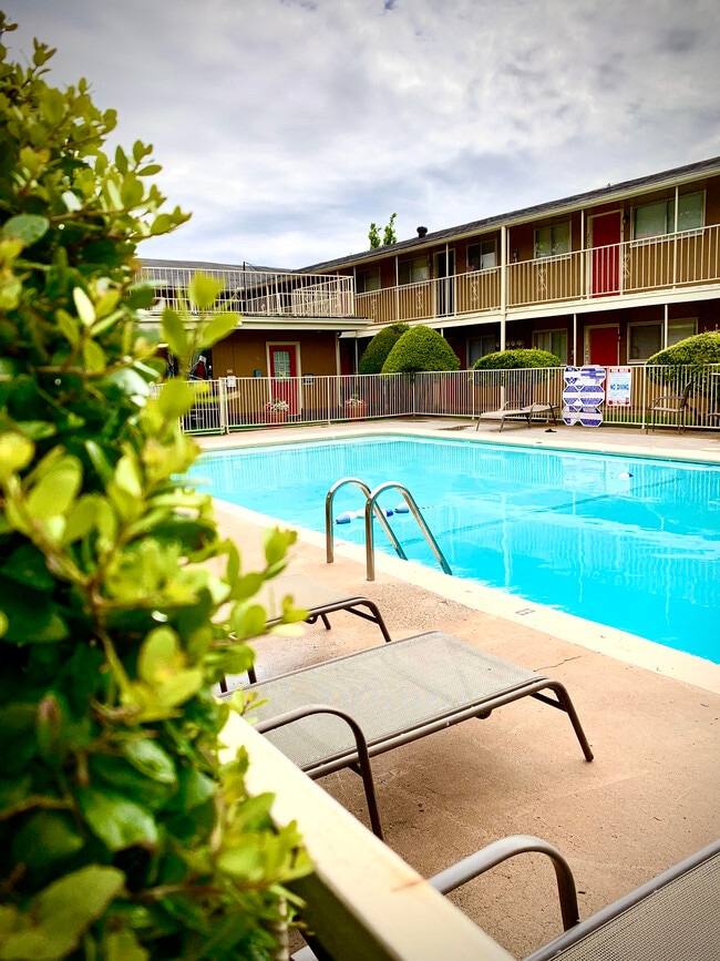 Building Photo - Newport Granada Apartments