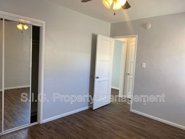 Building Photo - 10115 Haines Canyon Ave