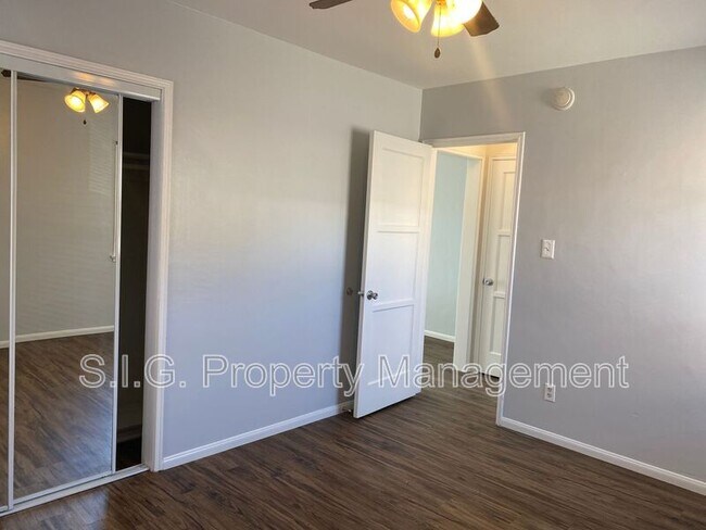 Foto del edificio - 10115 Haines Canyon Ave