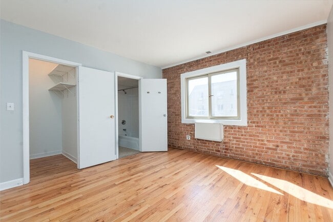 Building Photo - 663 W Melrose St