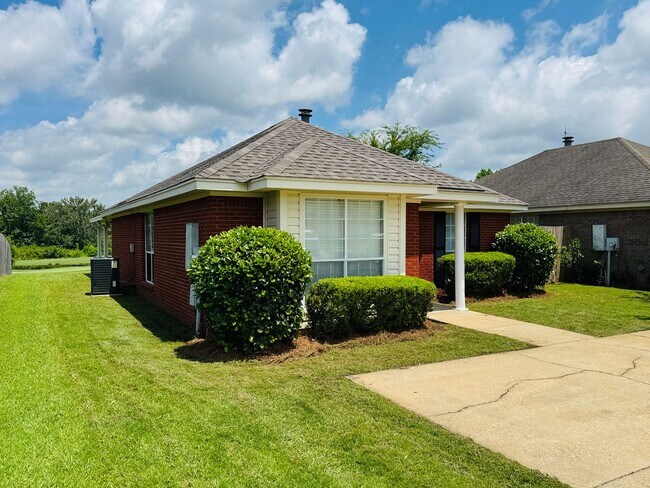 Building Photo - Your new home is just a putt away with thi...