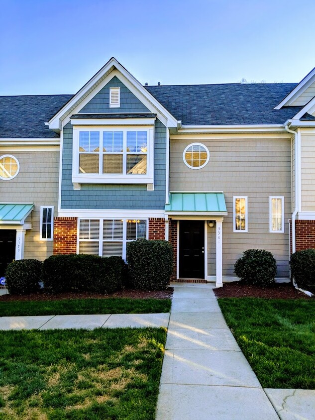 2 bedroom, 2.5 bath townhome in prime location in South End - 3381 Weston St