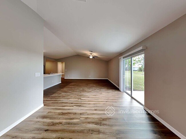 Foto del edificio - 16089 Ortega Dr