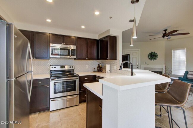 Foto del edificio - 9450 E Becker Ln