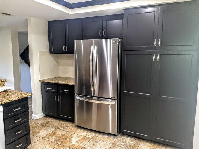 new refrig - 4758 La Villa Marina