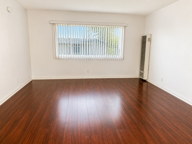 Foto del edificio - 1740 N Kingsley Dr