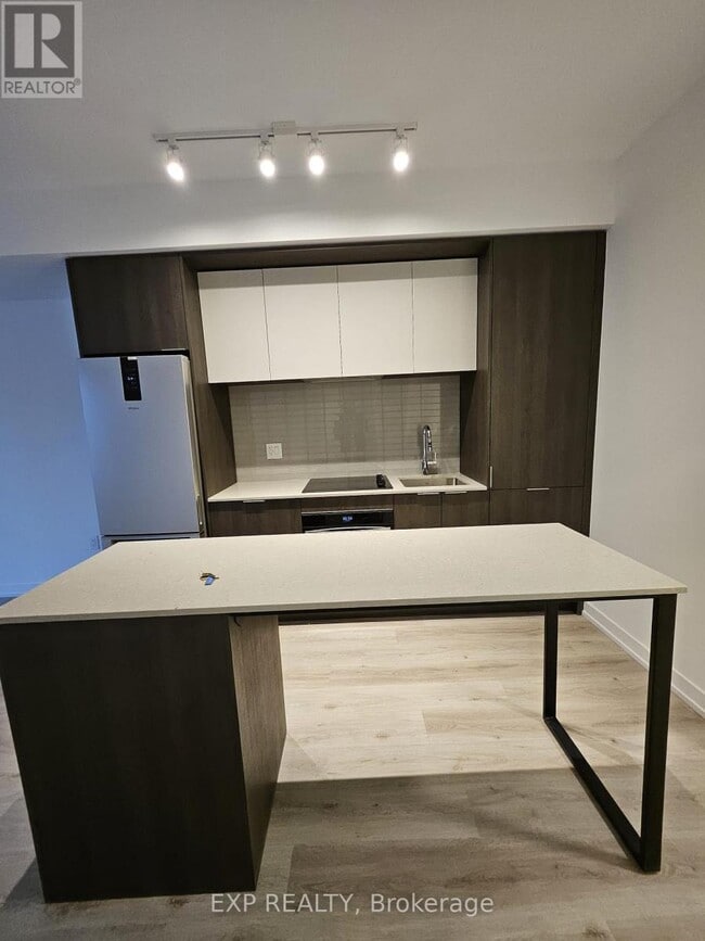 Building Photo - 395 Square One Dr