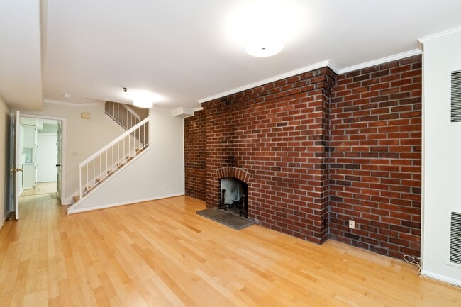 Foto del edificio - 3246 Grace St NW