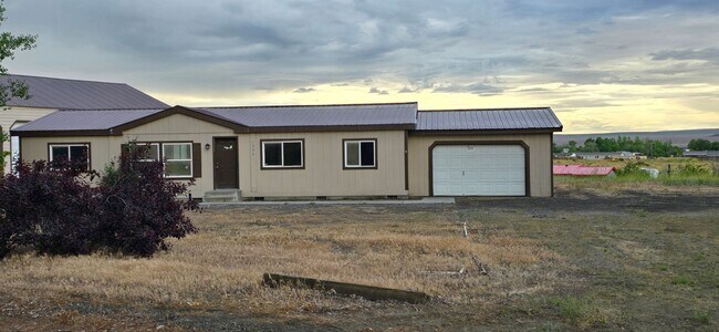 Building Photo - Irrigon Home ready to rent!!
